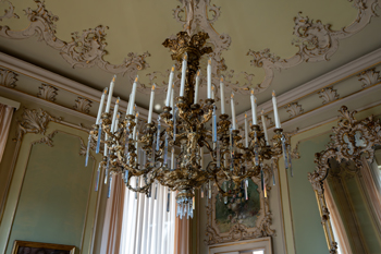 Dettaglio lampadario ufficio Presidente sede Fondazione Cassa di Risparmio di Asti